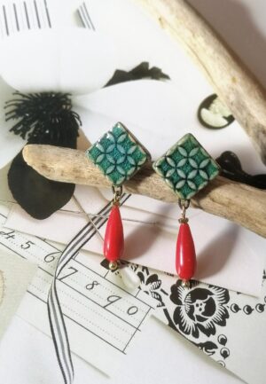 Σκουλαρίκια Καρφωτά Ρόμβος Με Δάκρυ Κοράλλι Shapes Collection