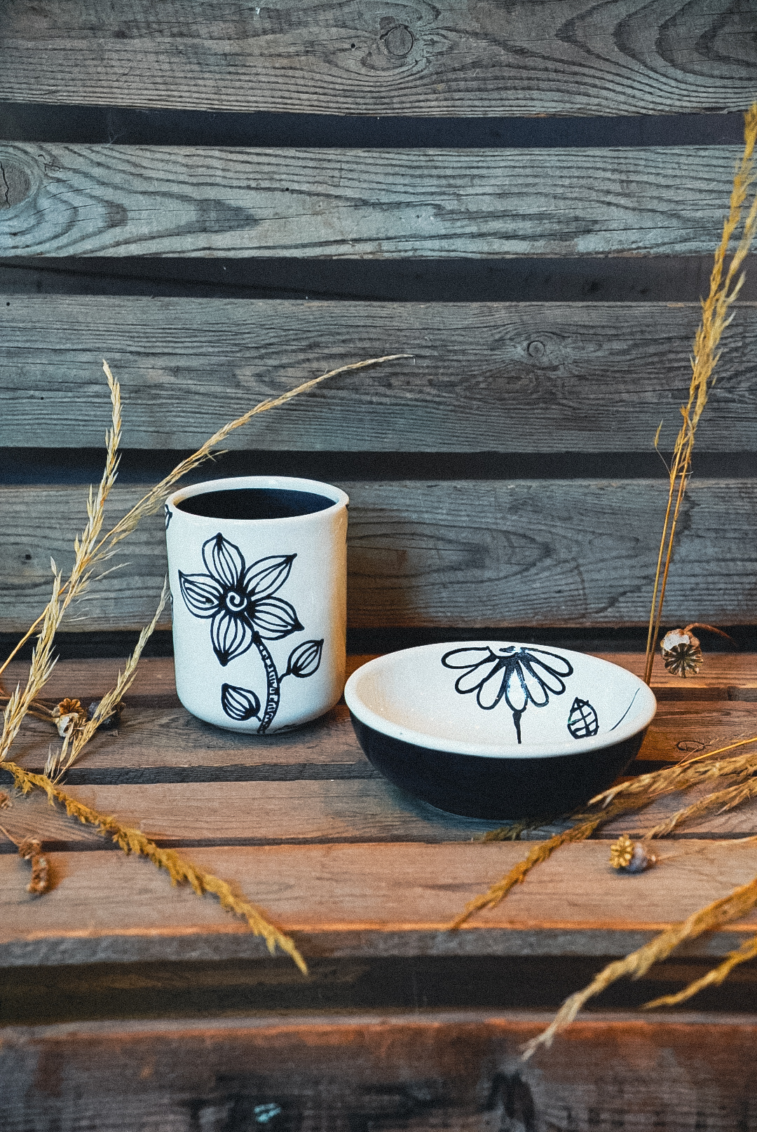 Κεραμικά Αντικείμενα Black Linear Flowers