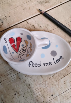 Κεραμική Κούπα με Πιατάκι "Feed me Love"