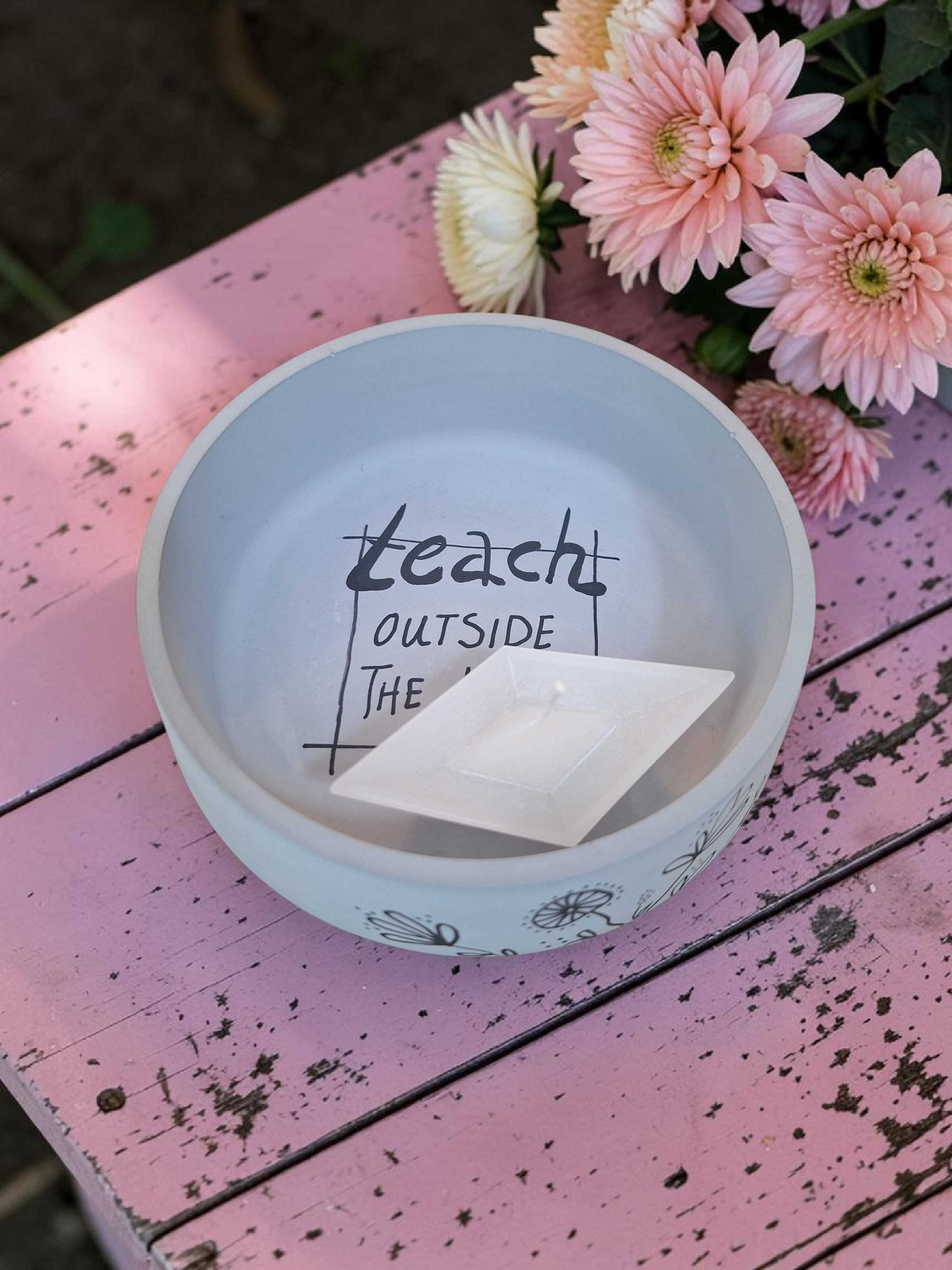 Μπολάκι "Teach Outside the Lines" με καραβάκι-κερί